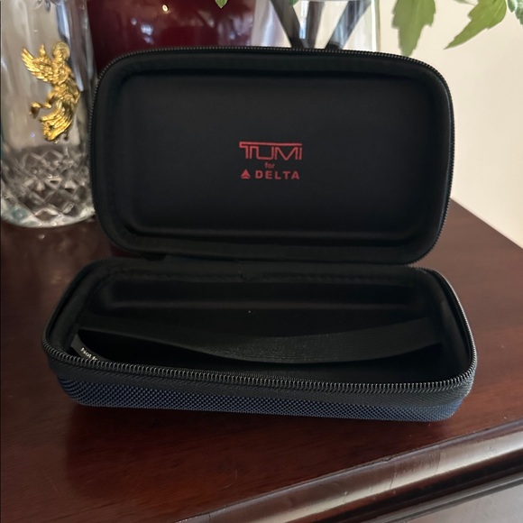 NWOT Tumi hard sided toiletry case 4 piece bundle - Picture 6 of 14